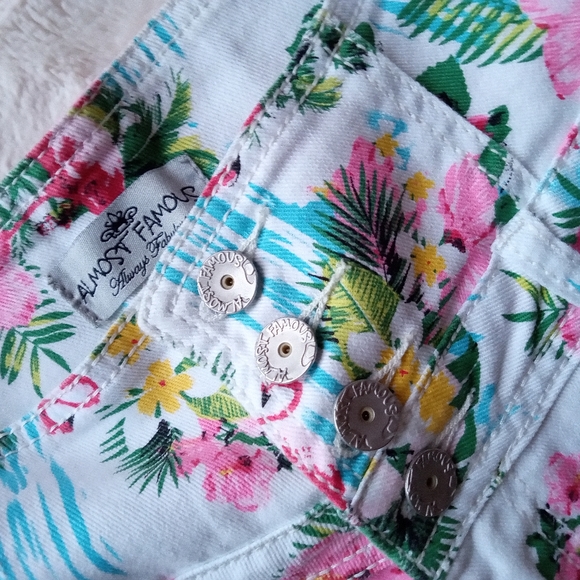 ALMOST FAMOUS High Waist Shorts Tropical Print - Picture 5 of 11